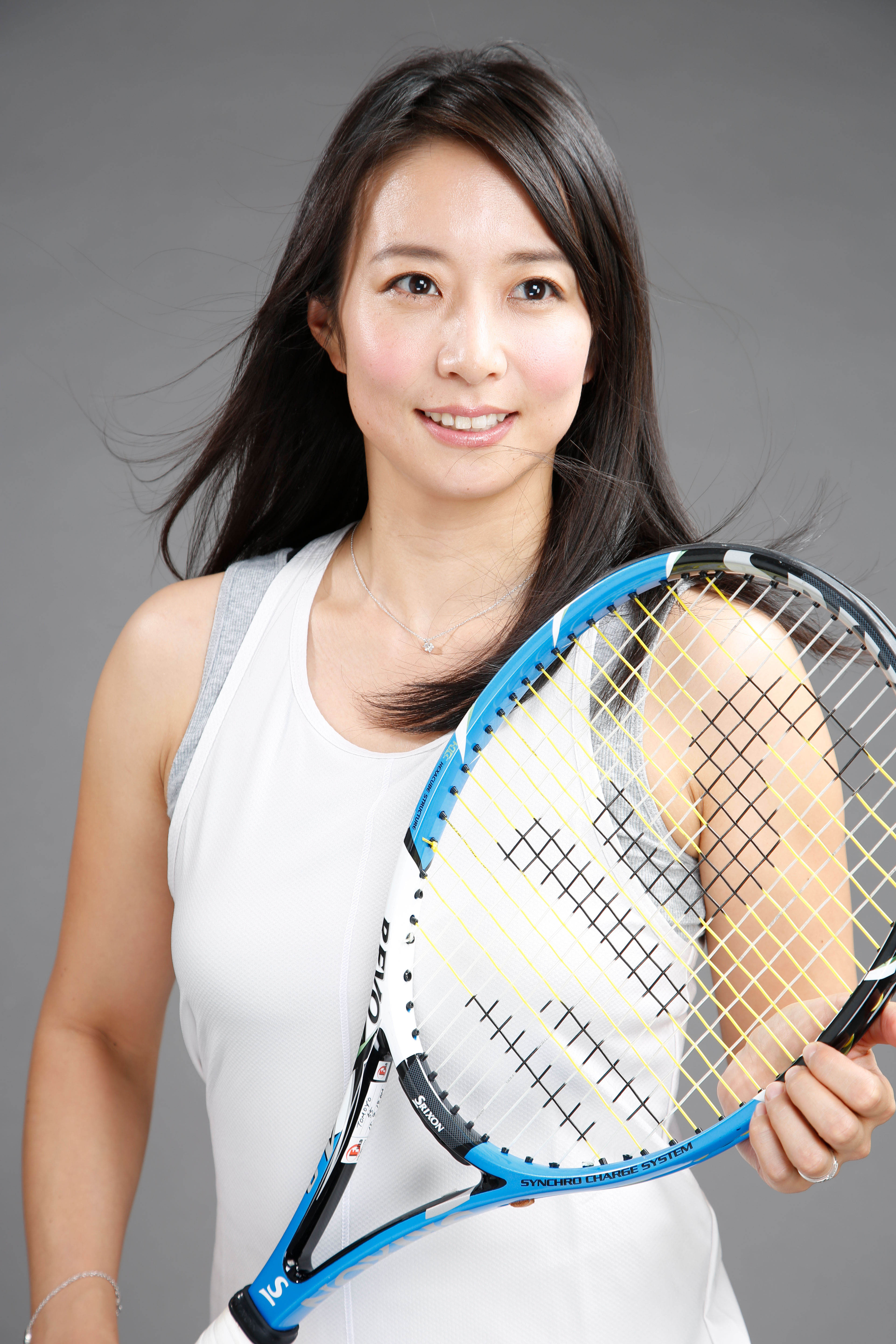 女性テニスプレーヤーのプロフィール撮影　プロフィール写真