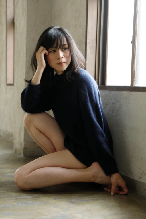 ソフトヌード　　作品性を高めたプロフィール写真です　スタジオ撮影