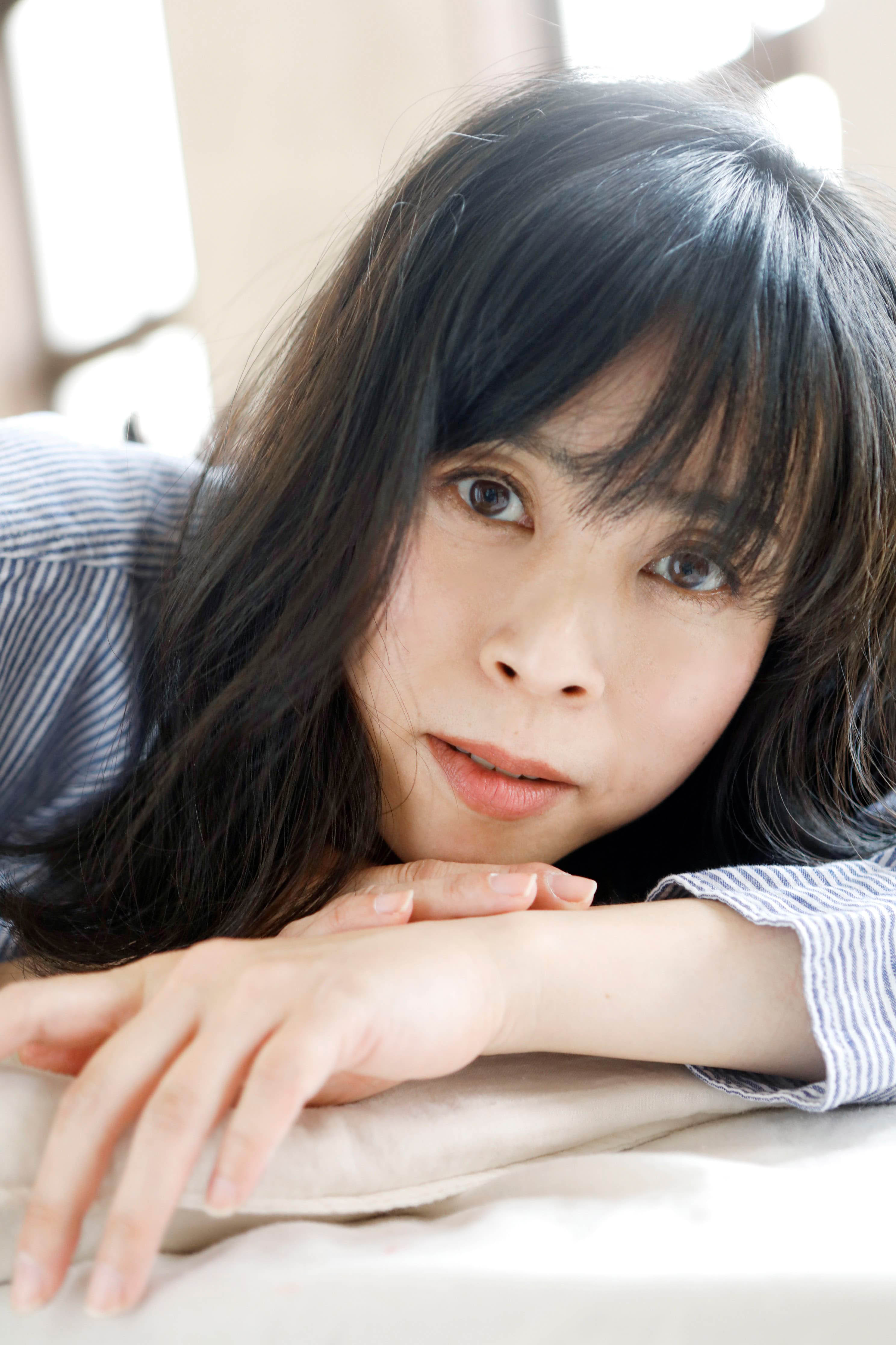 ソフトヌード　　作品性を高めたプロフィール写真です　スタジオ撮影