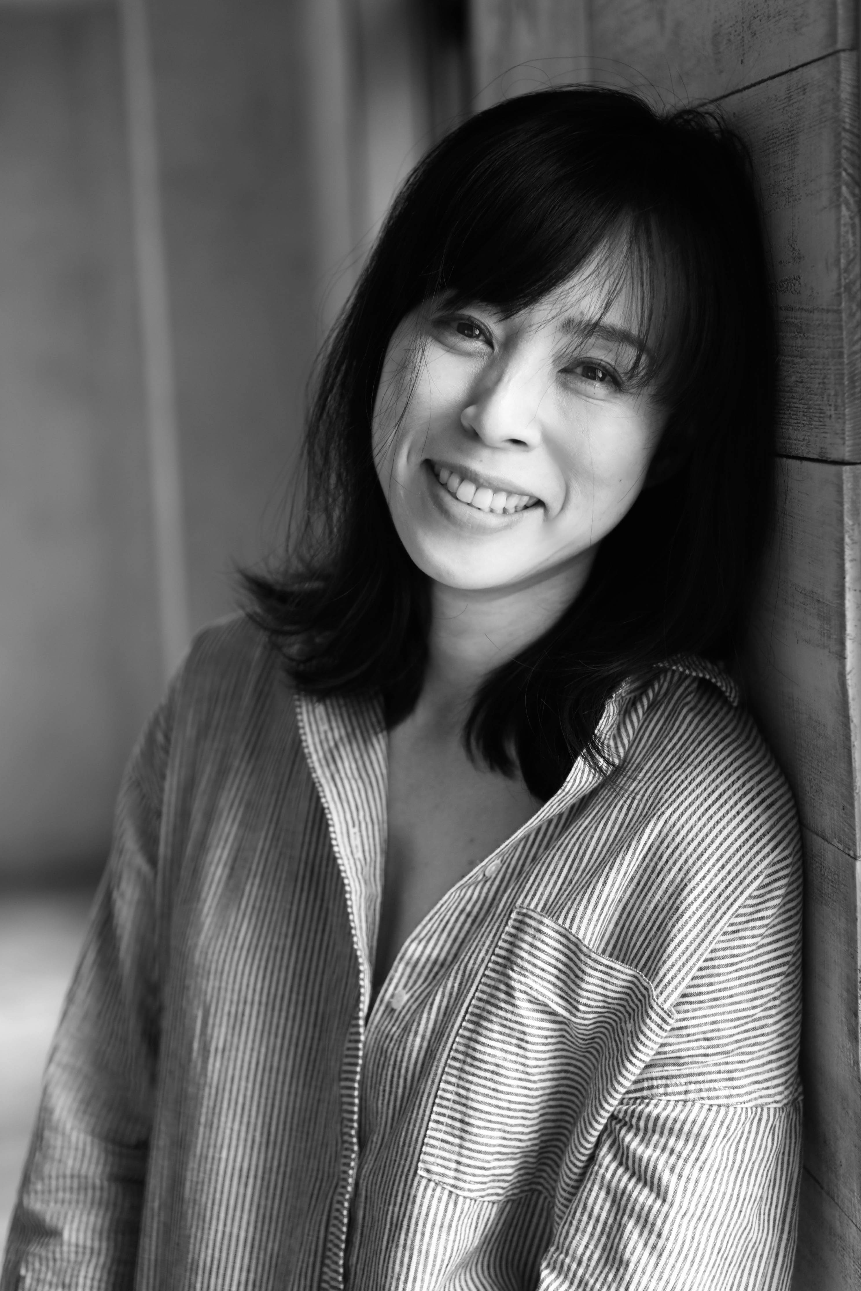 ソフトヌード　　作品性を高めたプロフィール写真です　スタジオ撮影