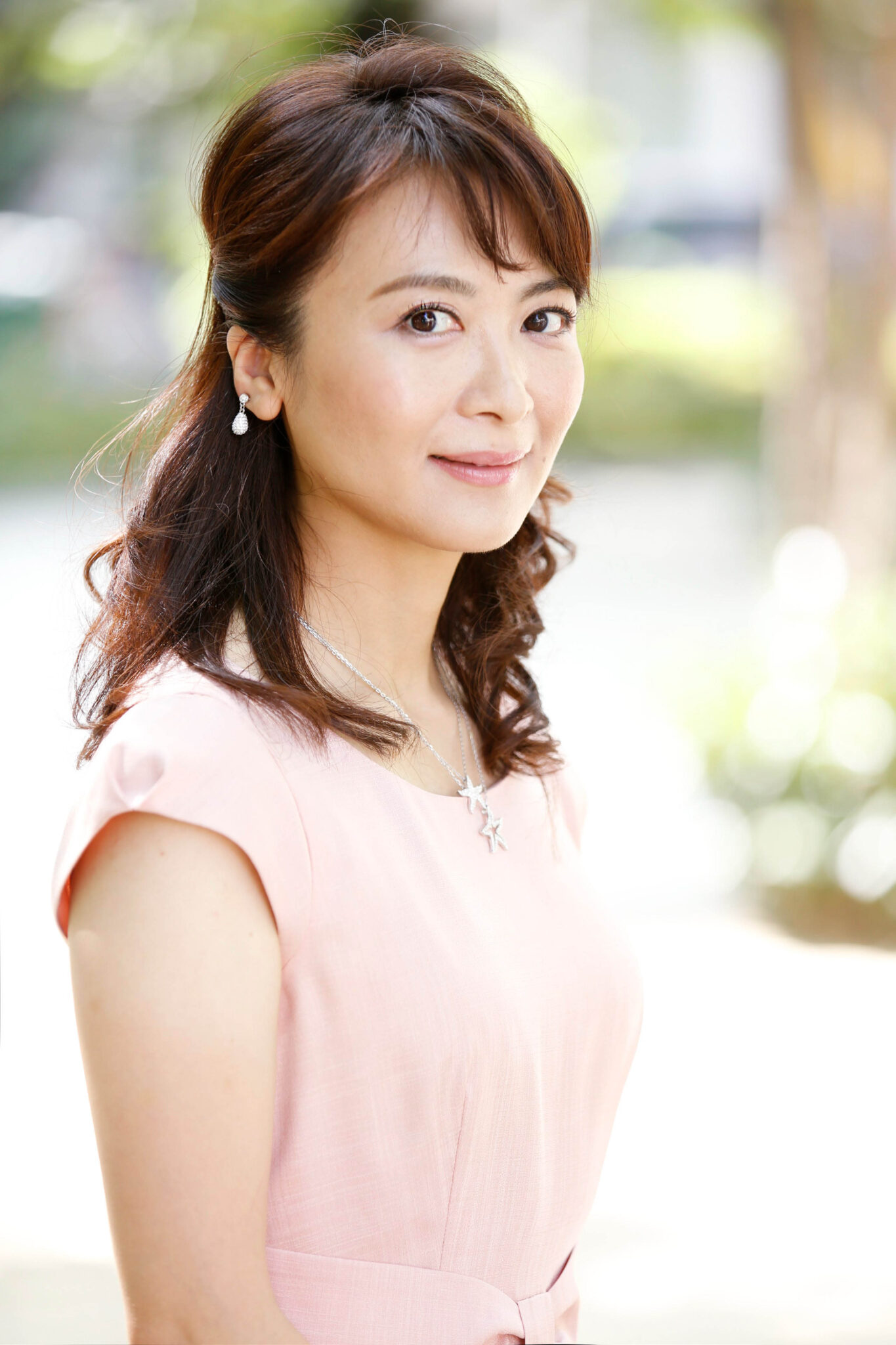 お出かけヘアメイク　パーティー前にメイクアップ　大人女子ポートレート撮影