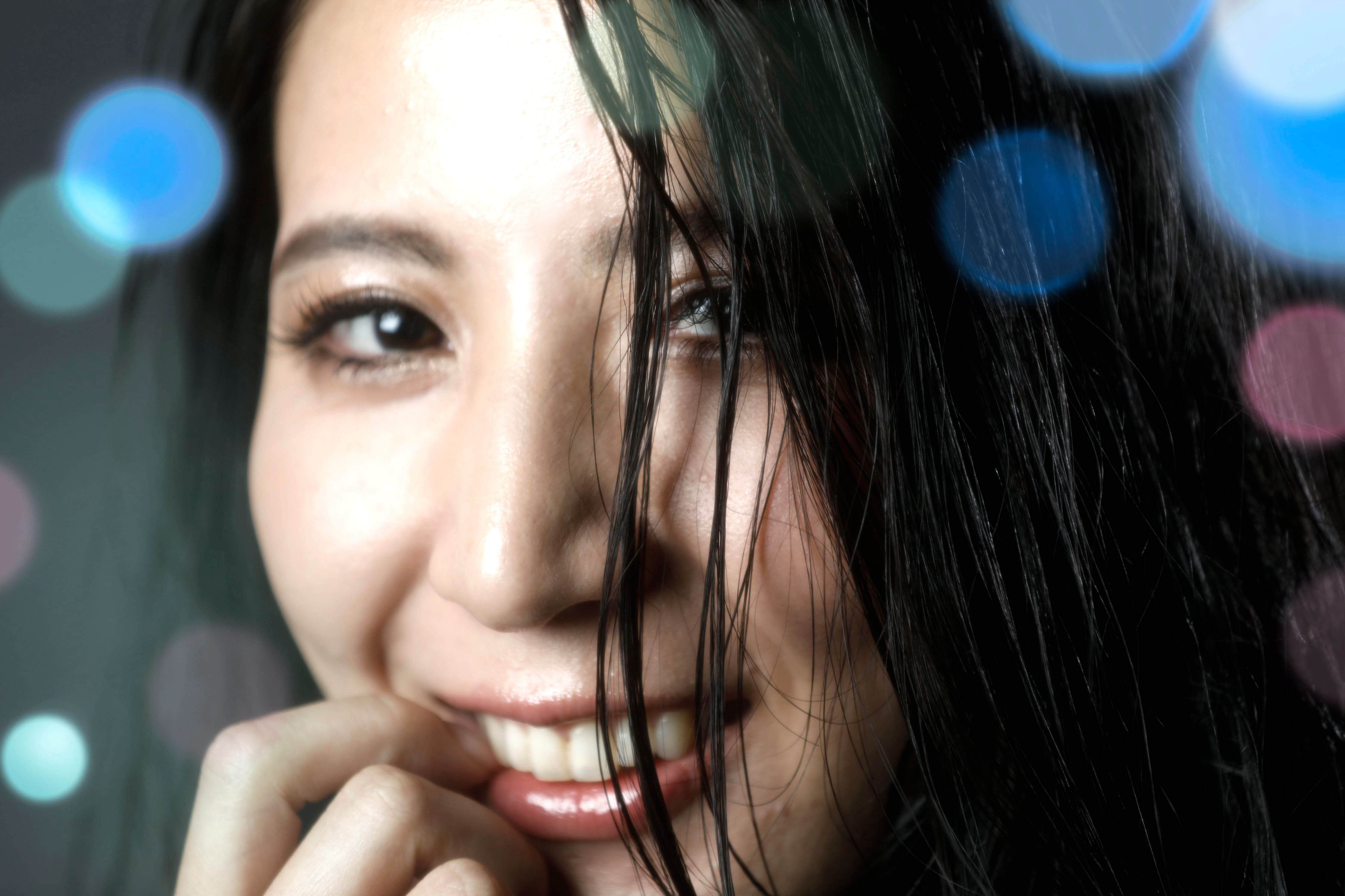 ソフトヌード　　作品性を高めたプロフィール写真です　スタジオ撮影