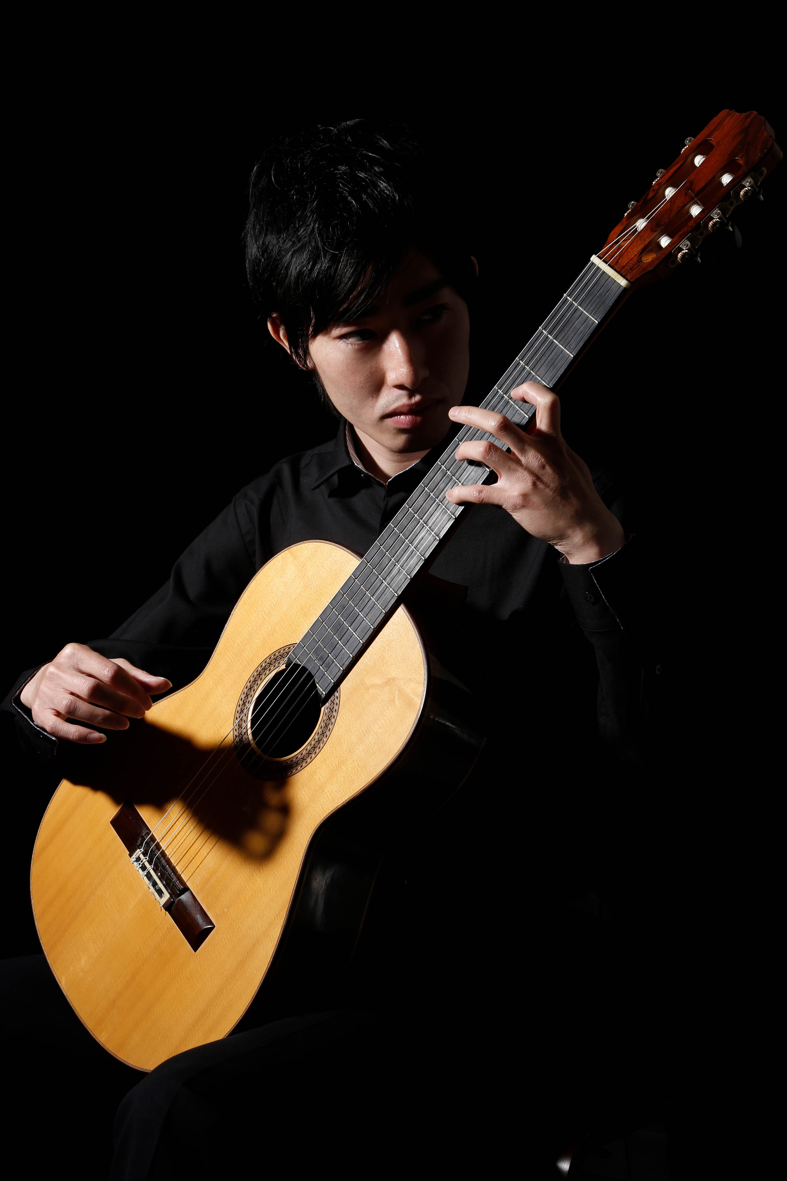 男性音楽家のポートレート写真　プロフィール撮影