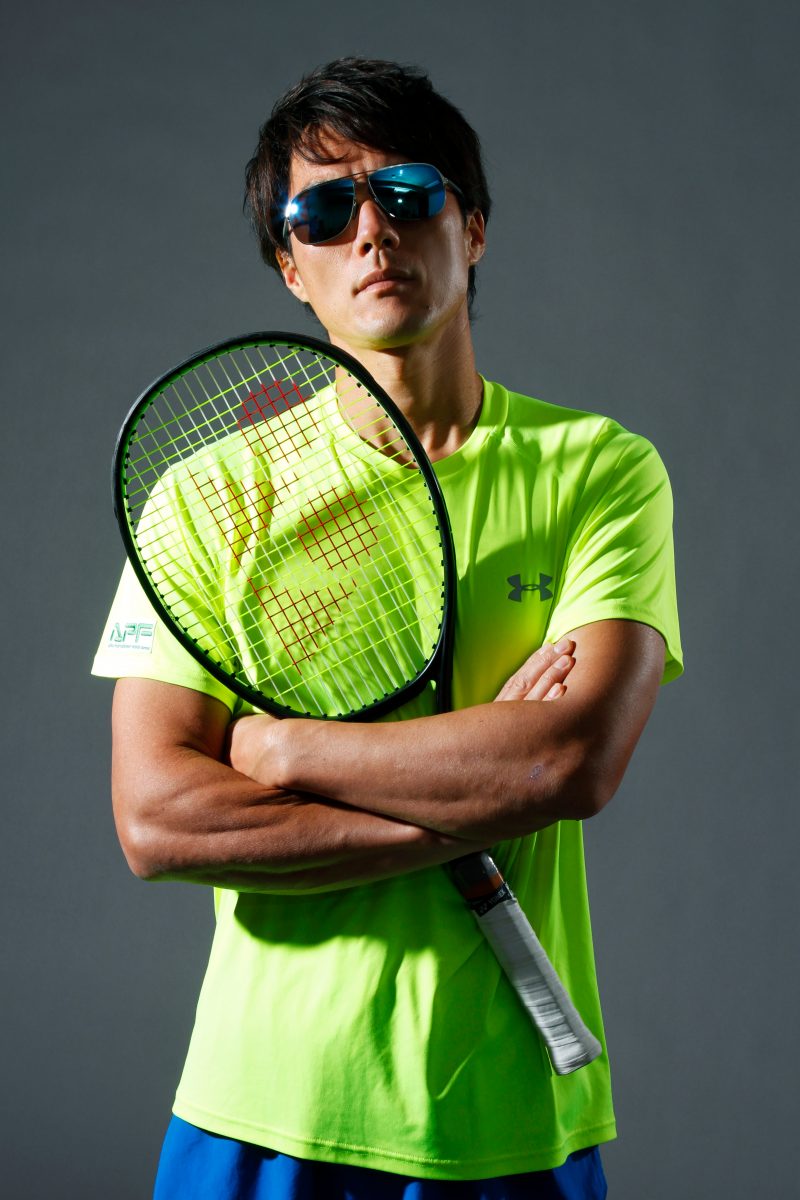 男性テニスプレーヤーのポートレート撮影　プロフィール写真