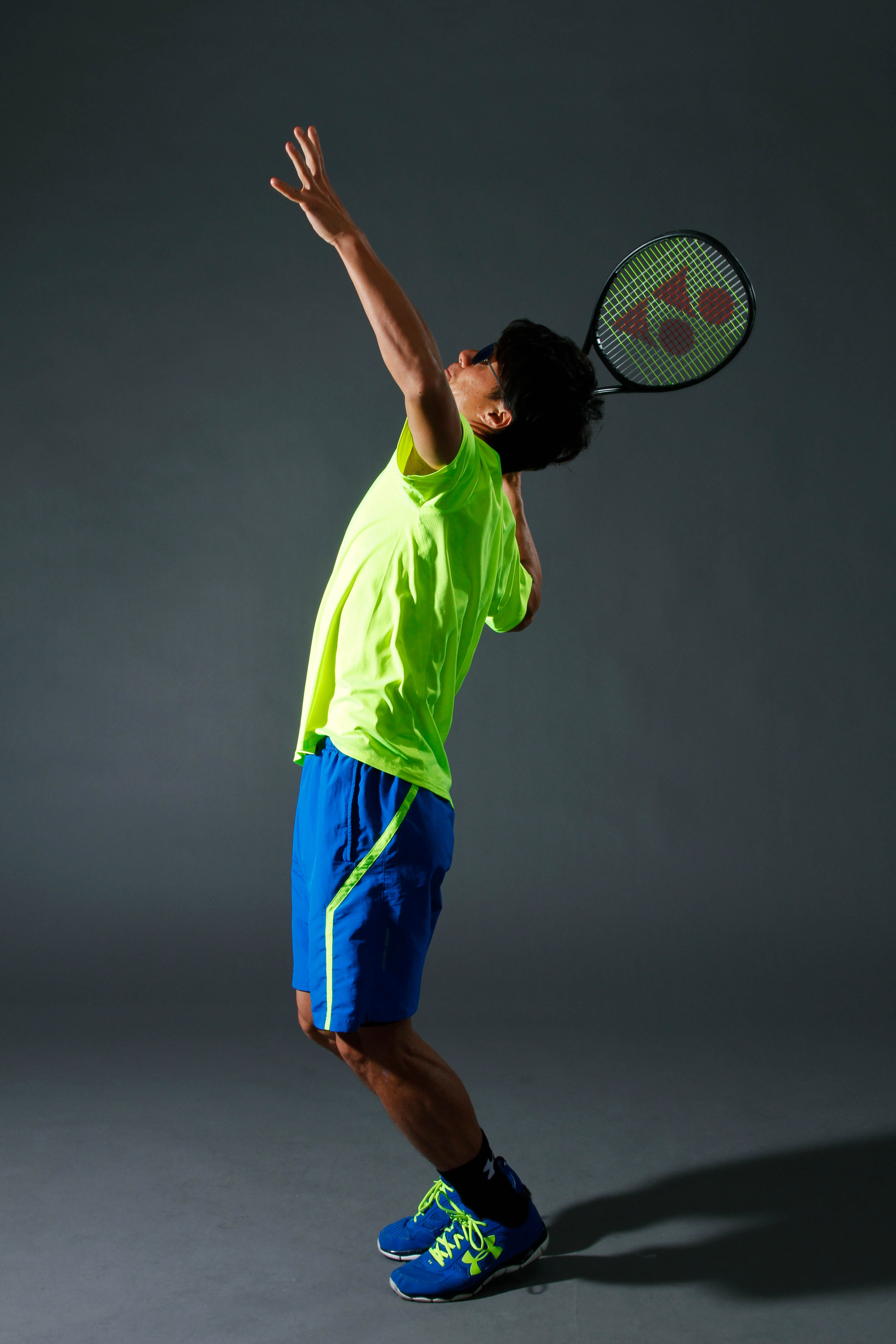 男性テニスプレーヤーのポートレート撮影　プロフィール写真