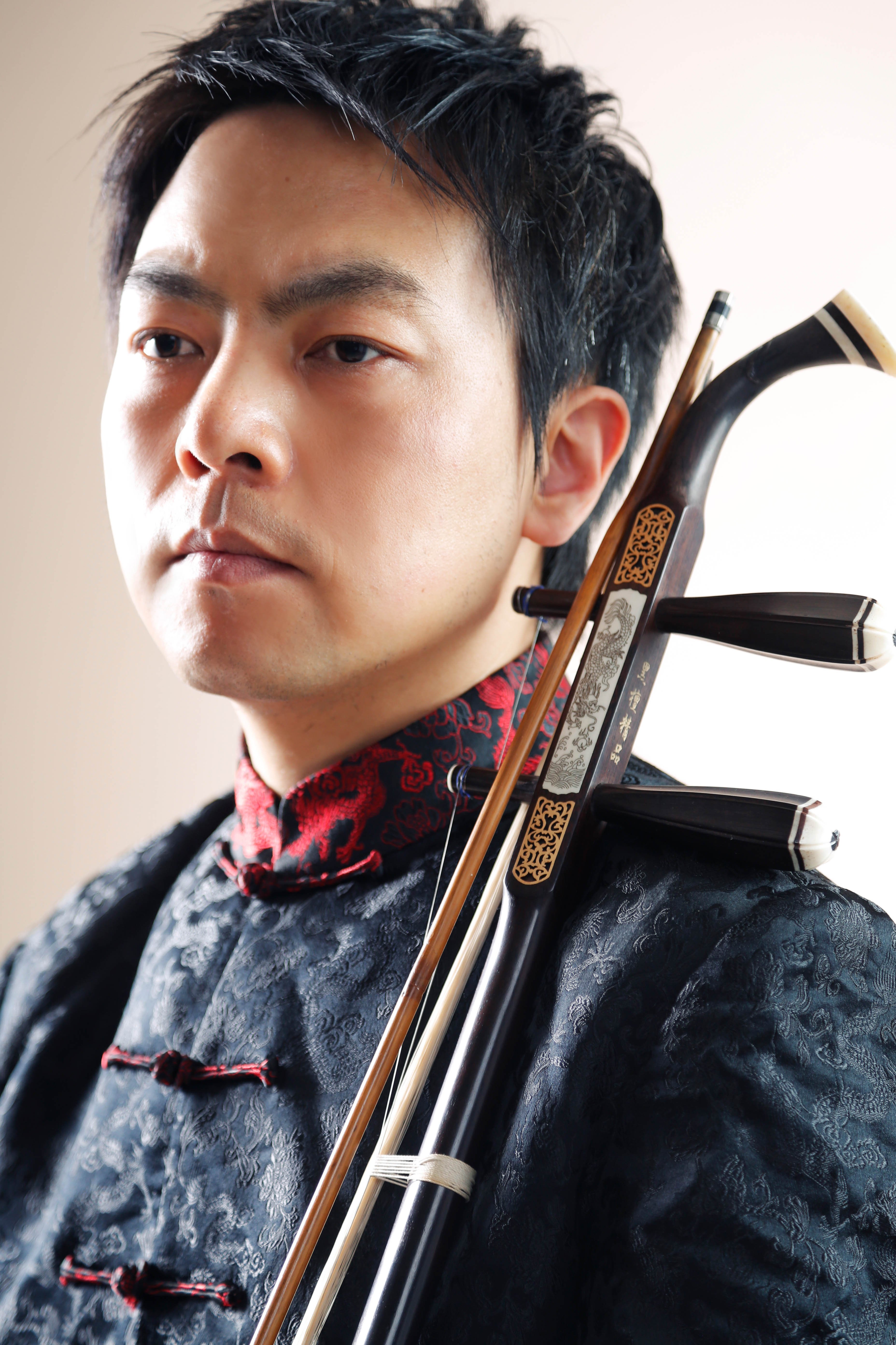 男性音楽家のポートレート写真　プロフィール撮影