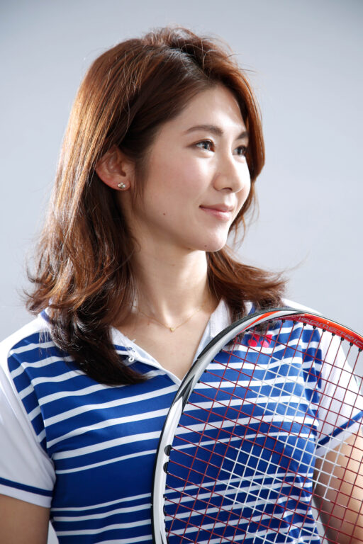 女性テニスプレーヤーのポートレート撮影　プロフィール写真