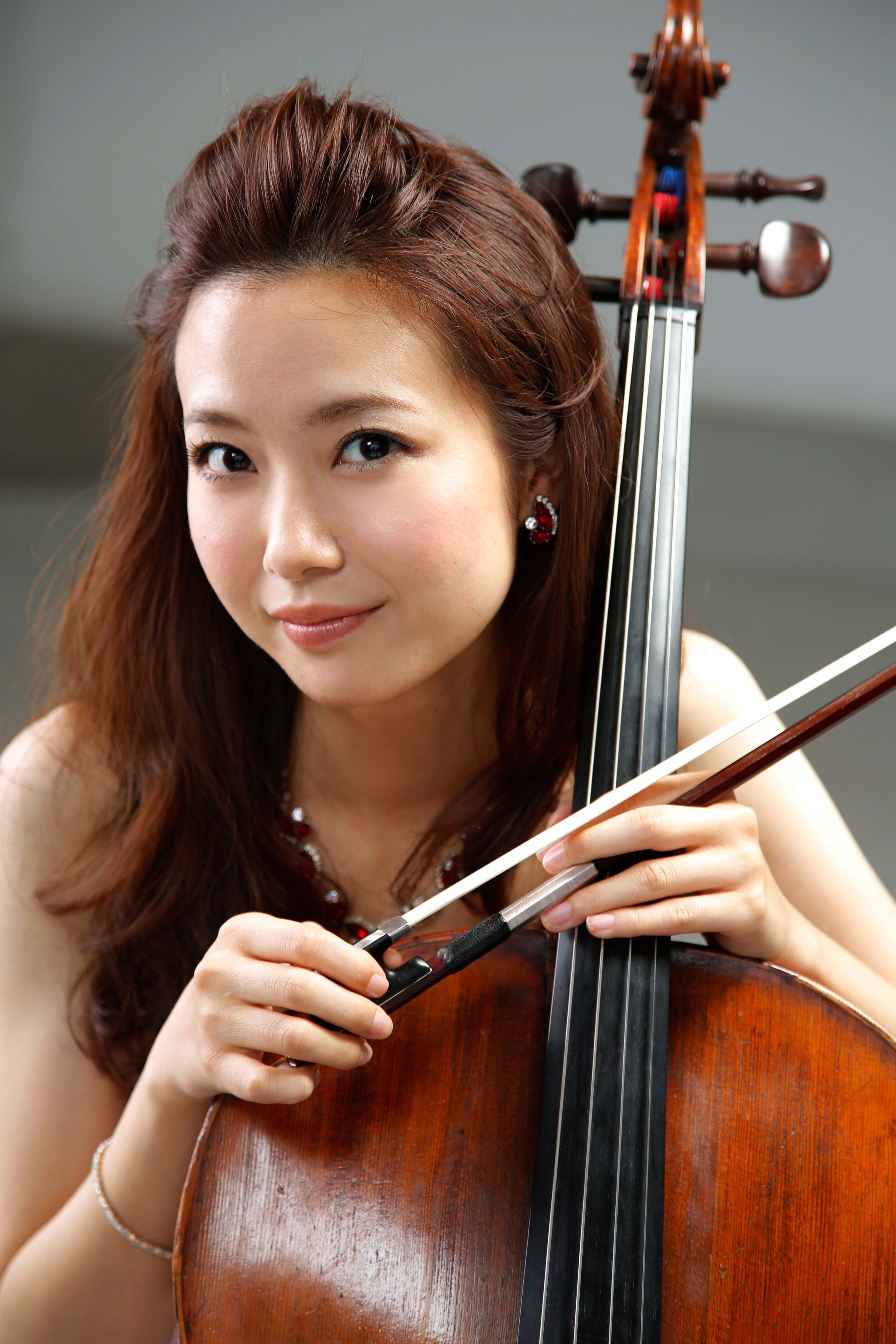 女性音楽家のポートレート写真　プロフィール撮影