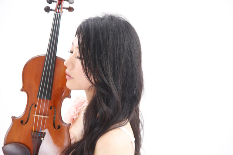 女性音楽家のポートレート写真　プロフィール撮影