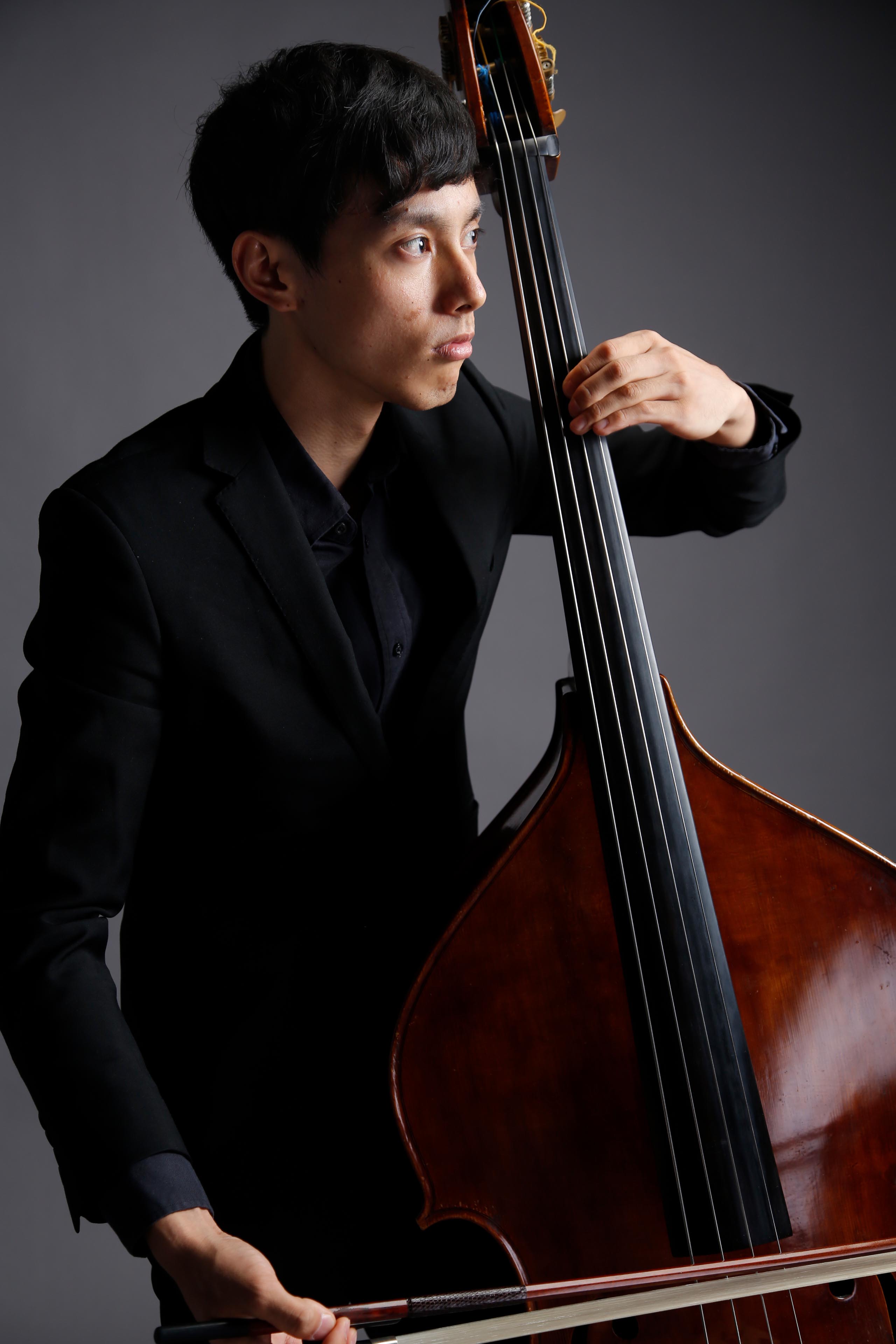 男性音楽家のポートレート写真　プロフィール撮影