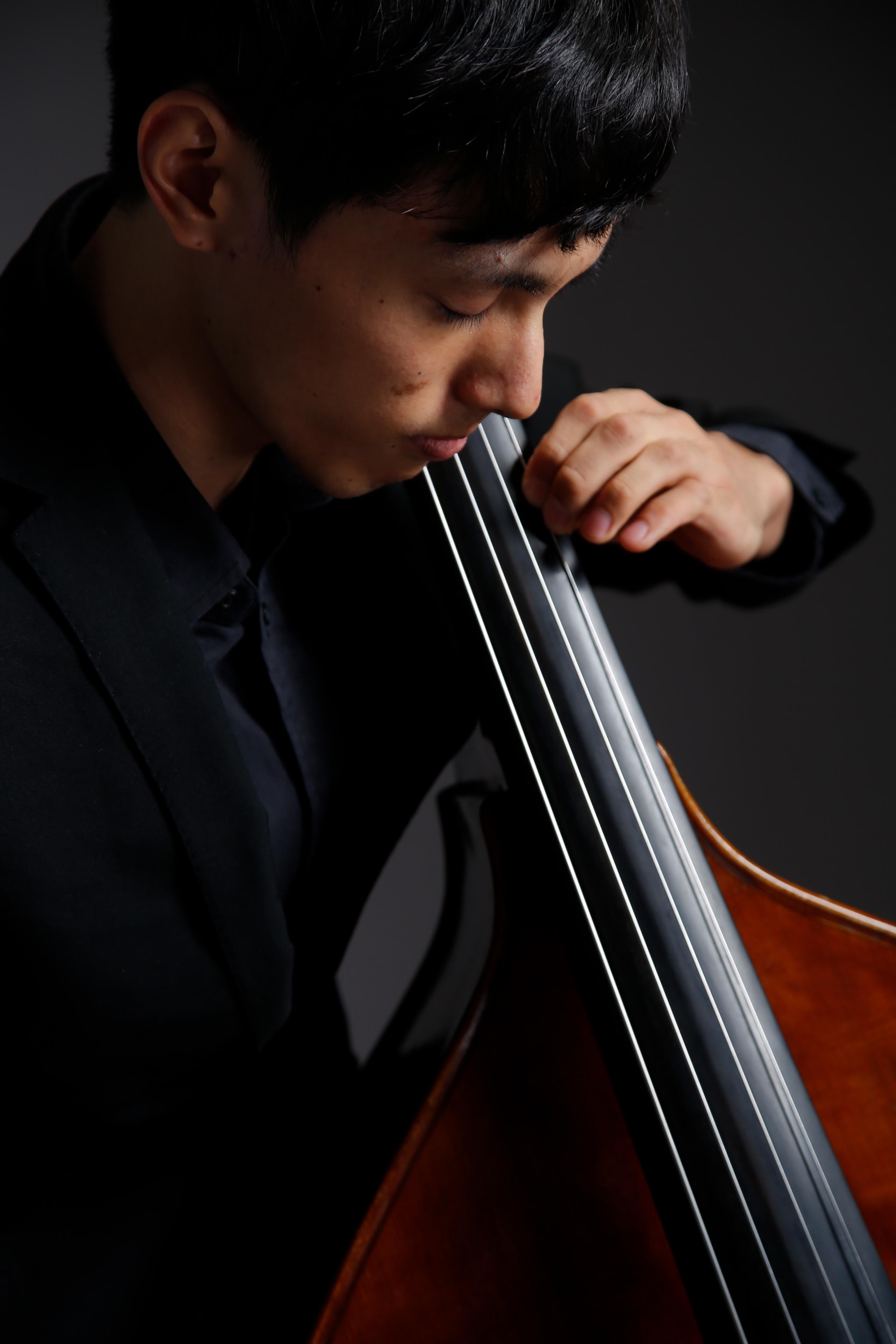 男性音楽家のポートレート写真　プロフィール撮影