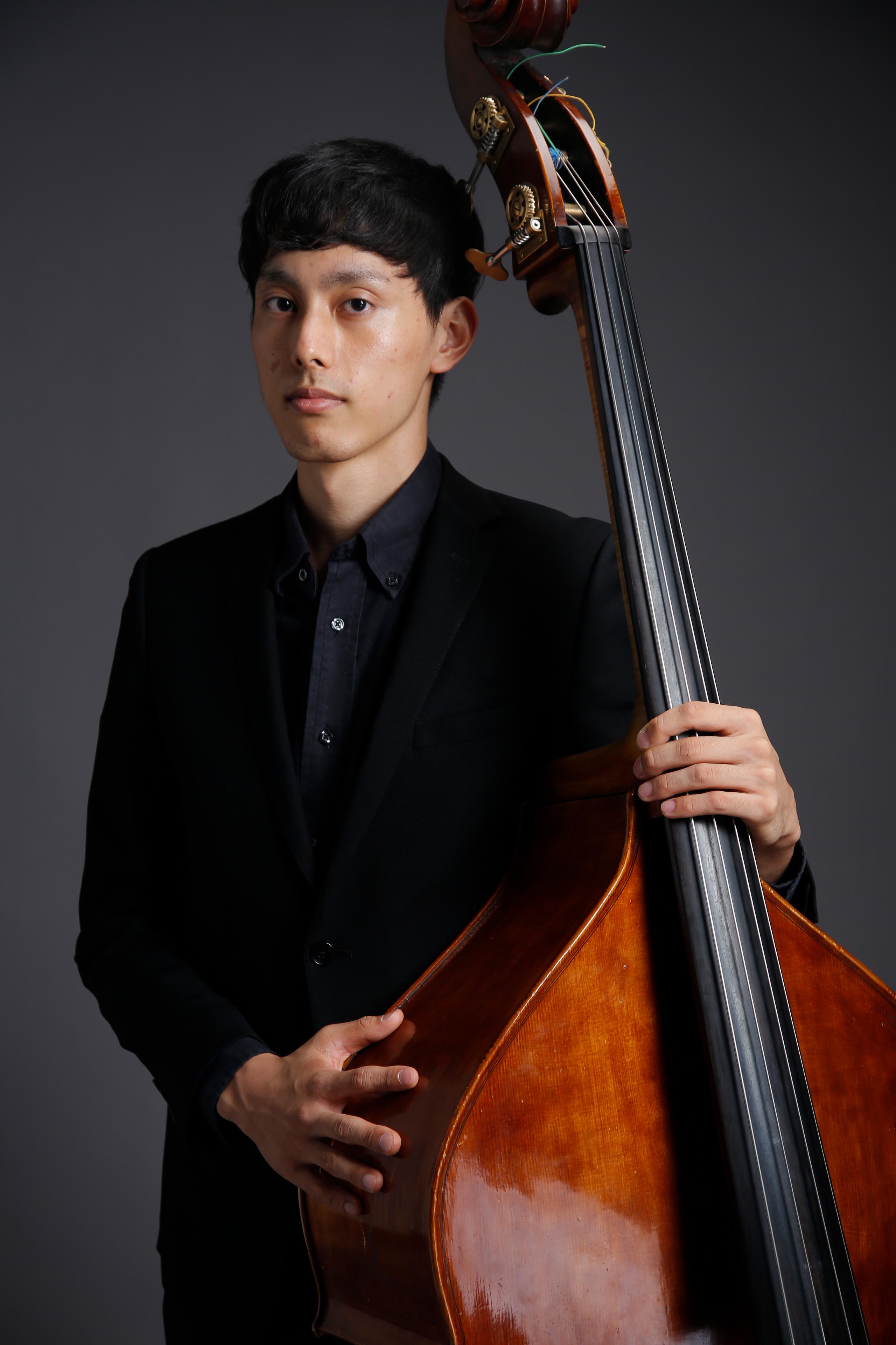 男性音楽家のポートレート写真　プロフィール撮影