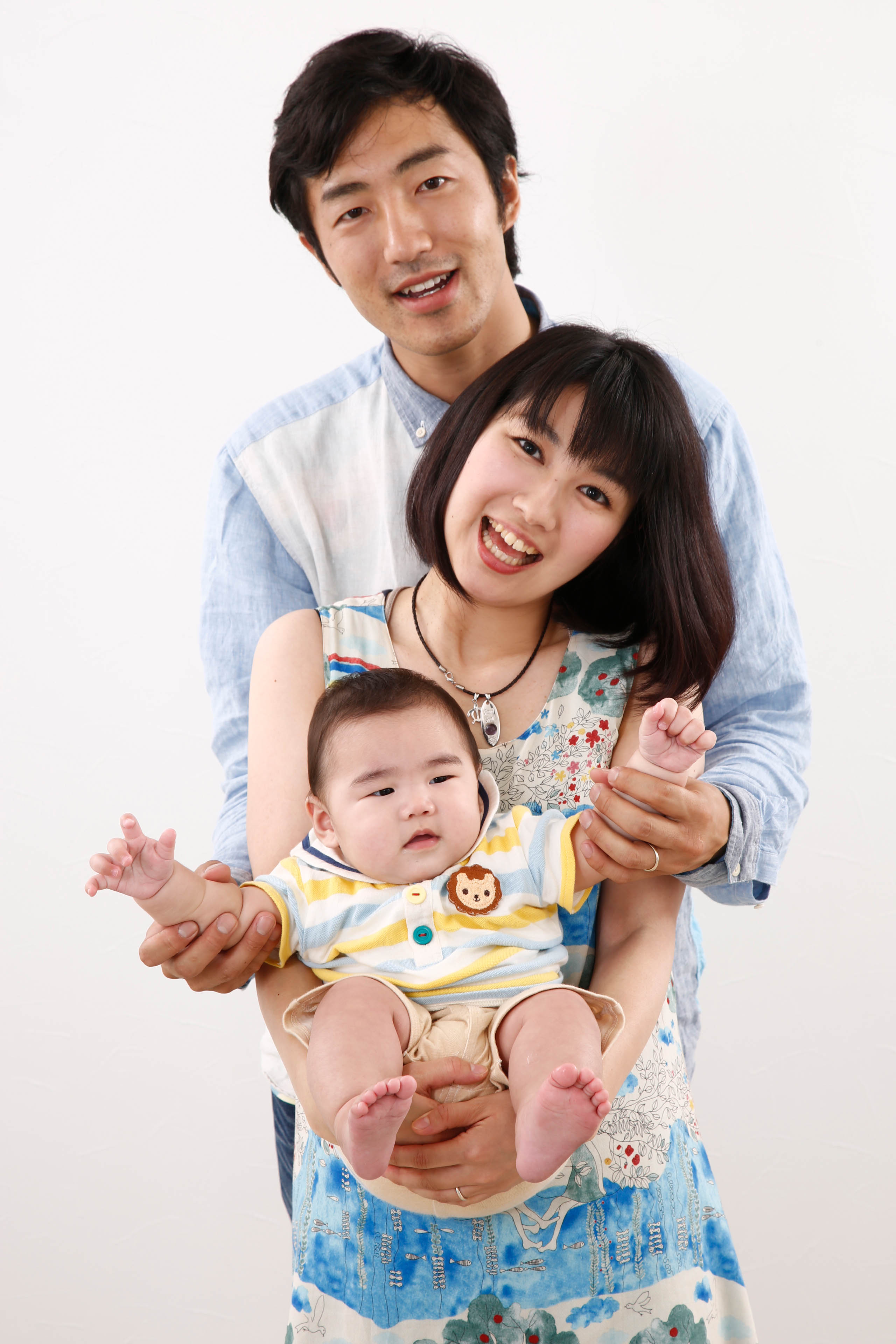 ファミリーフォト　家族で記念に写真撮影