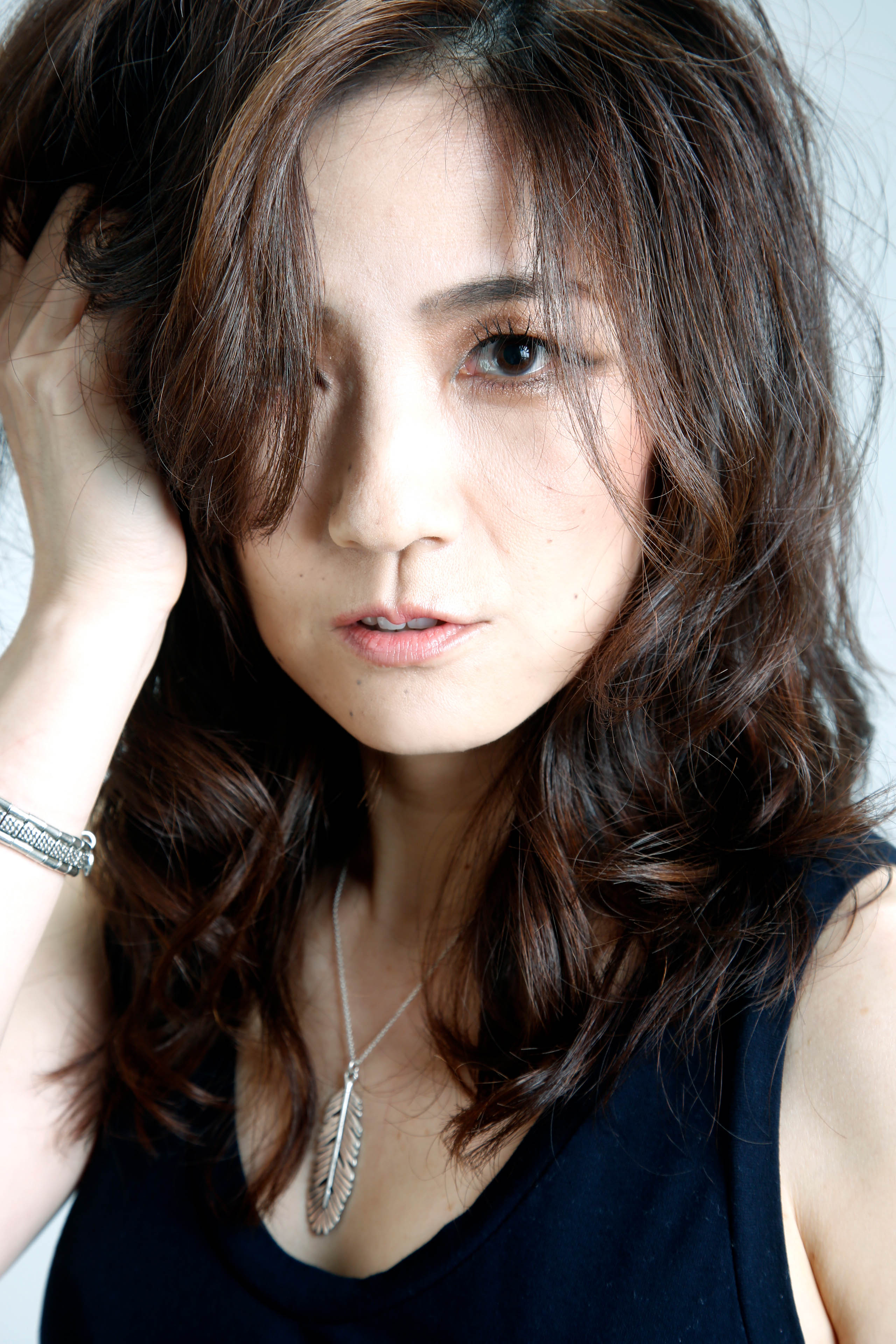 女性ポートレート写真　プロフィール撮影　自然な表情を撮影