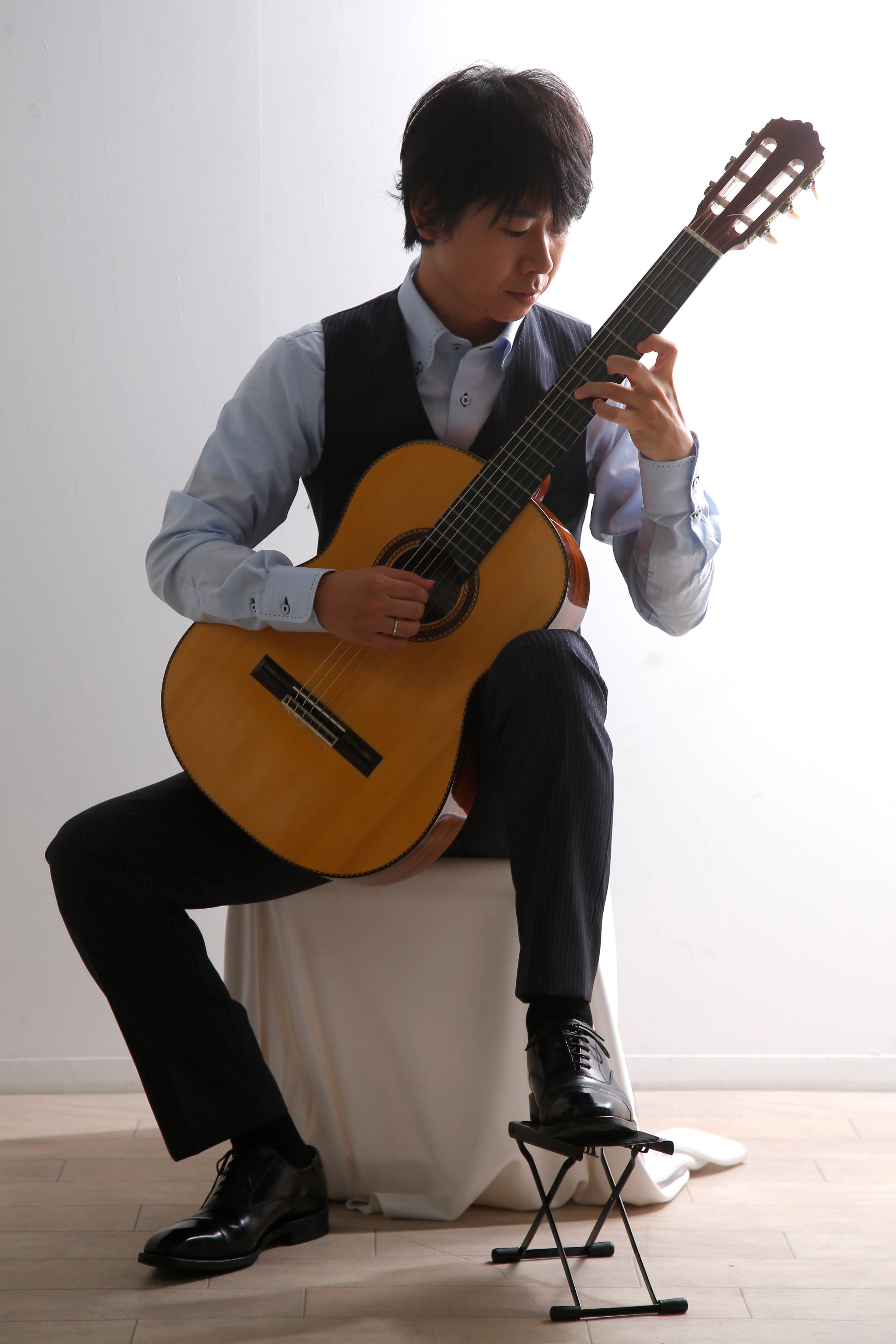 男性音楽家のポートレート写真　プロフィール撮影