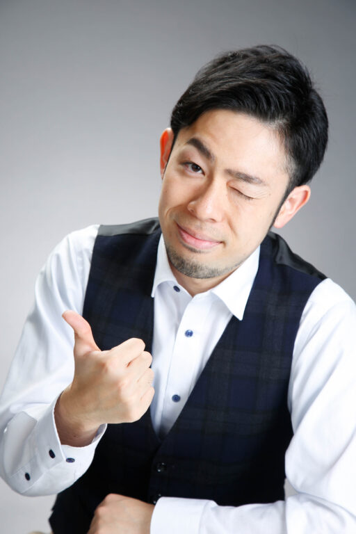 男性ポートレート写真　スタジオでプロフィール撮影