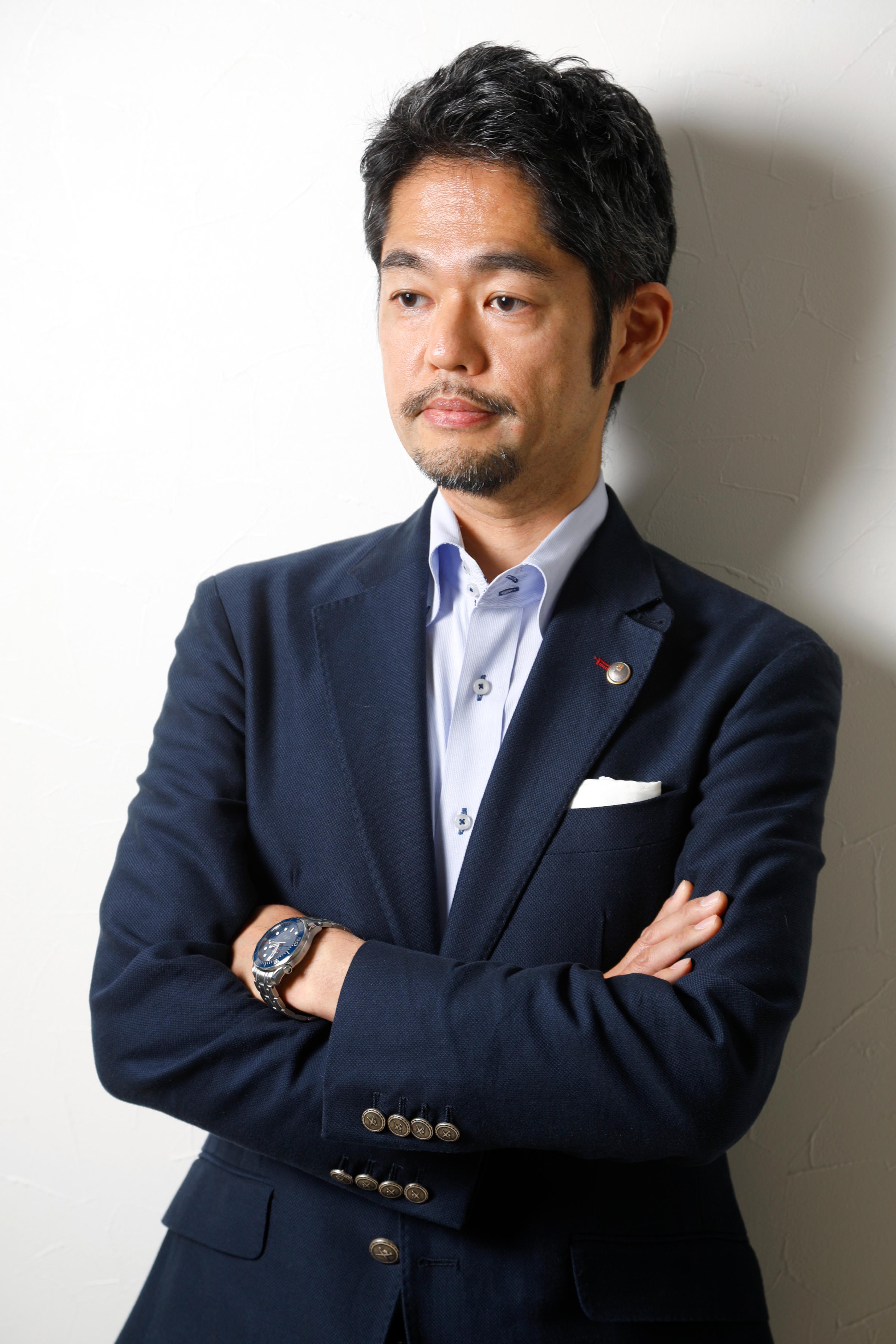 男性のプロフィール撮影　バストショット　凛々しいイメージで