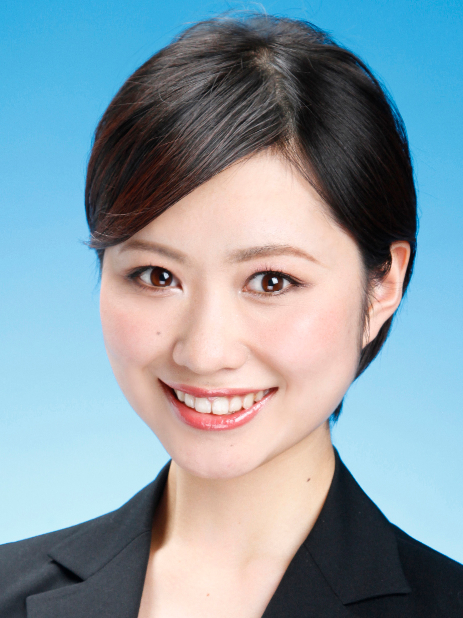 ナチュラルメイクで変身体験　証明写真にも