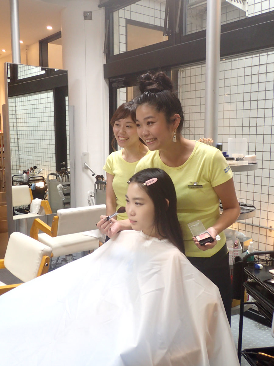 皆の力でいい写真。アーティストプロフィールの大人な一枚