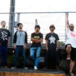 民族楽器を使った男性グループのアー写・ジャケ写