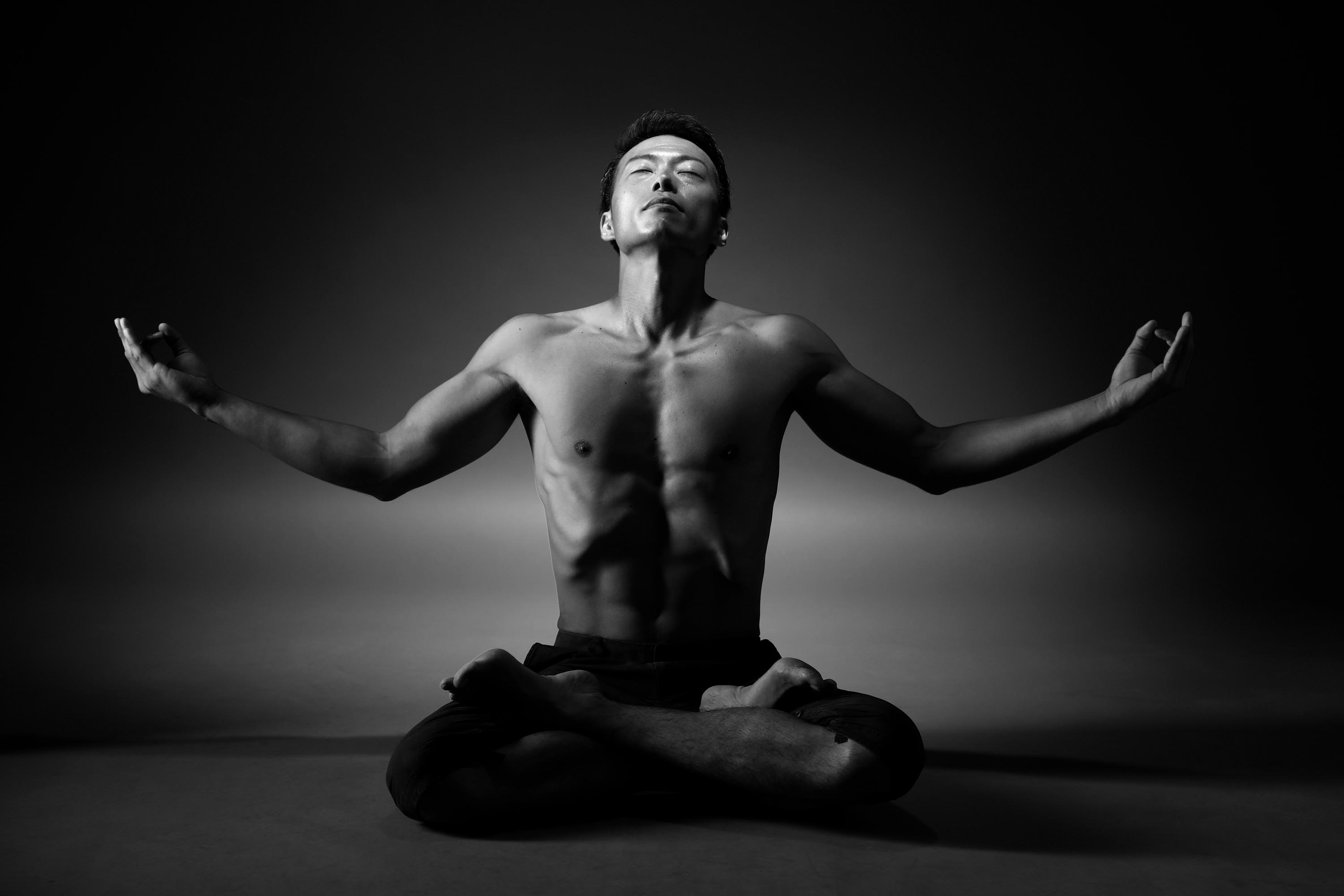 ヨガのポーズ撮影とプロフィール撮影ならタクミジュンの【アーティスティック・プラン】