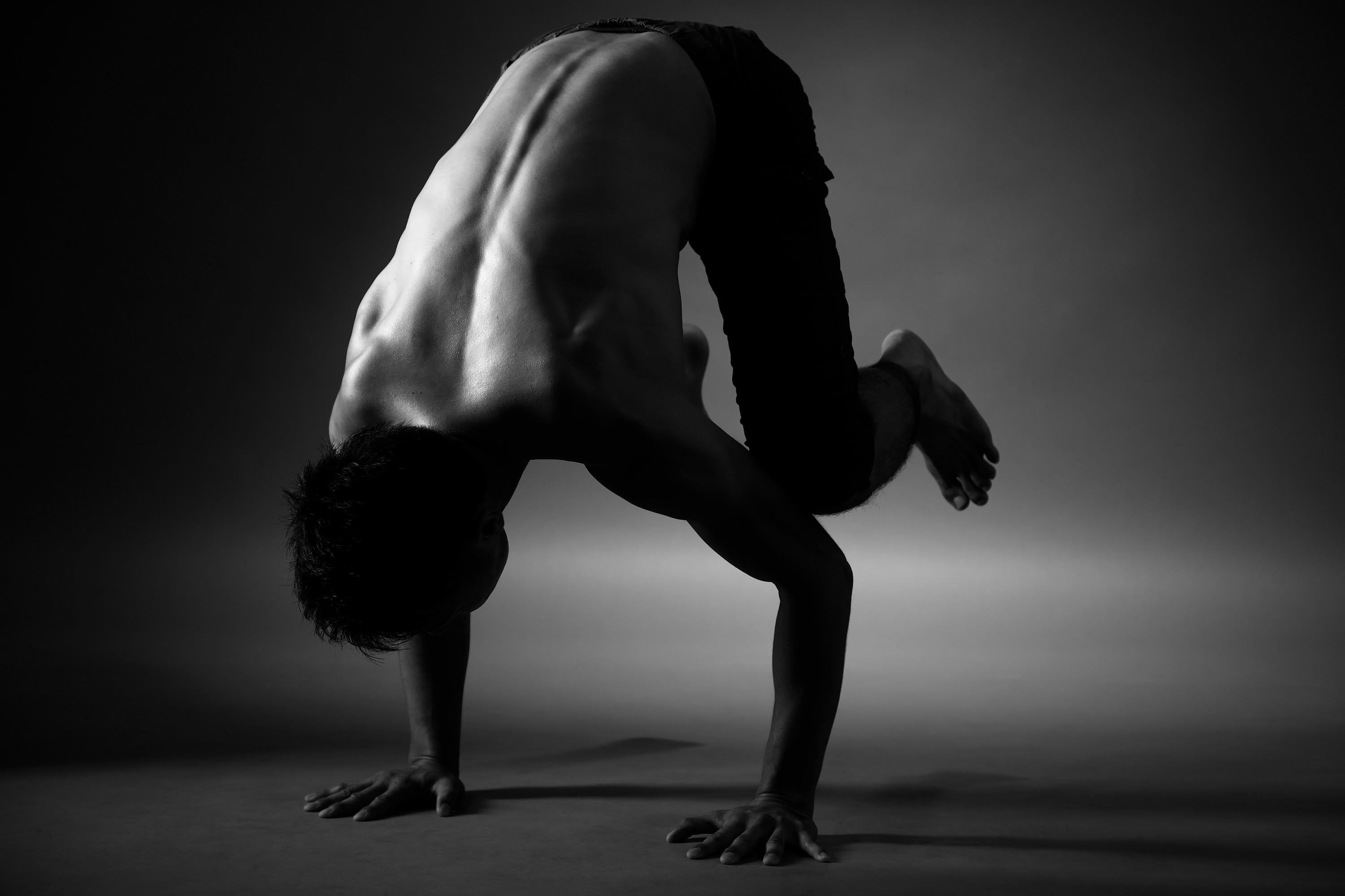 ヨガのポーズ撮影とプロフィール撮影ならタクミジュンの【アーティスティック・プラン】