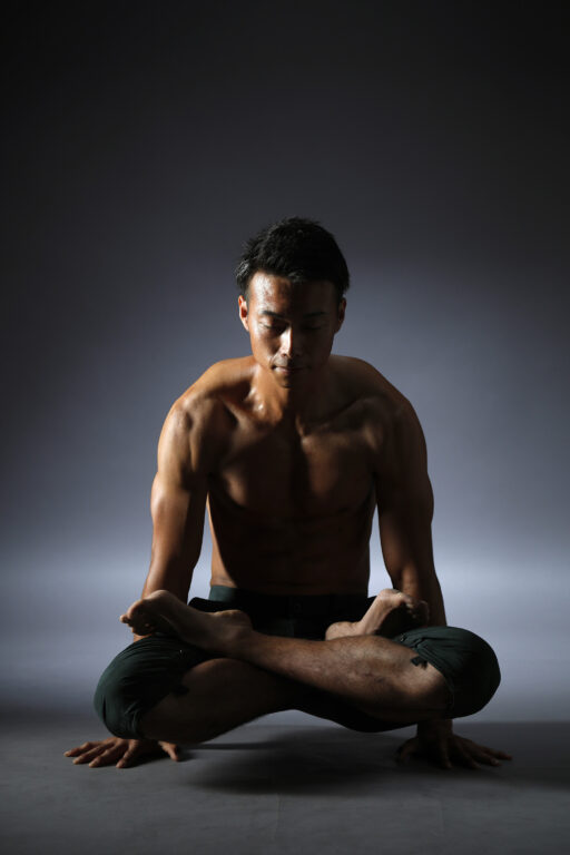 ヨガのポーズ撮影とプロフィール撮影ならタクミジュンの【アーティスティック・プラン】