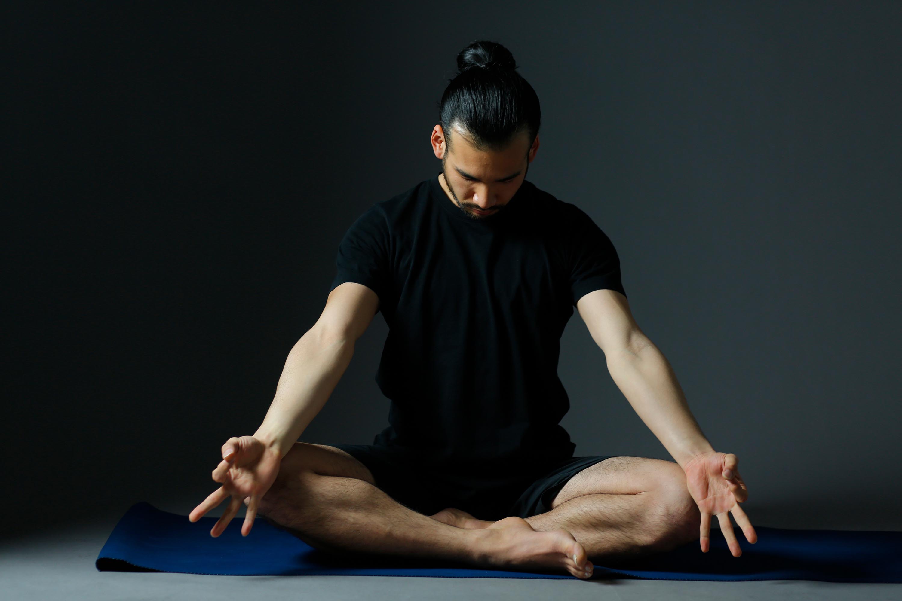 ヨガのポーズ撮影とプロフィール撮影ならタクミジュンの【アーティスティック・プラン】