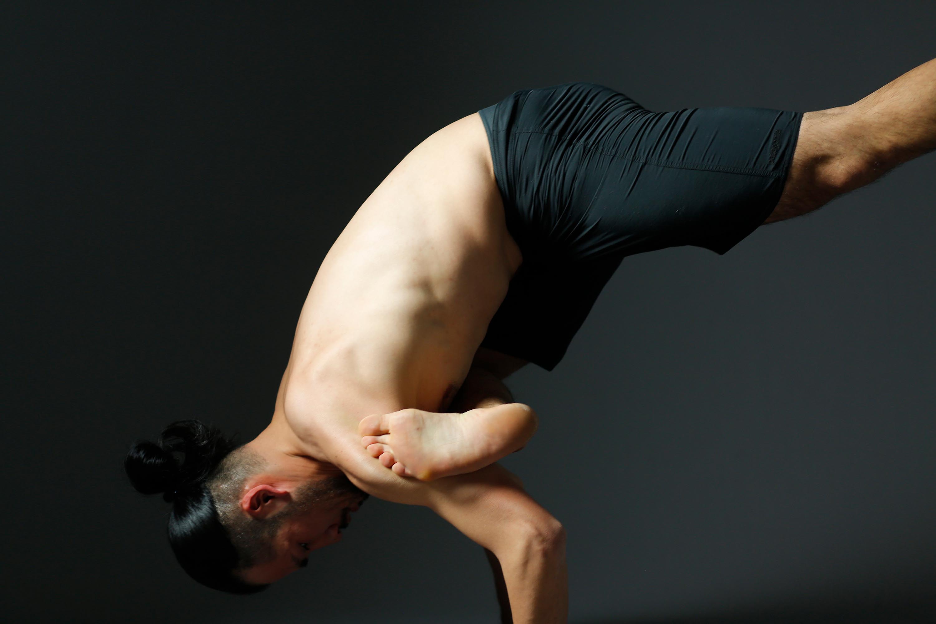 ヨガのポーズ撮影とプロフィール撮影ならタクミジュンの【アーティスティック・プラン】