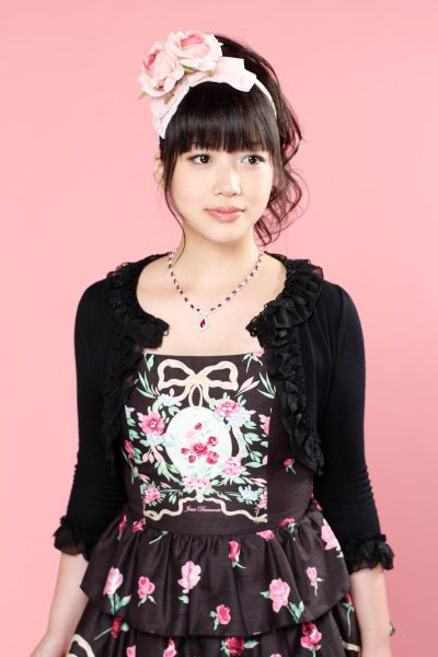 お出かけヘアメイク　パーティー前にメイクアップ