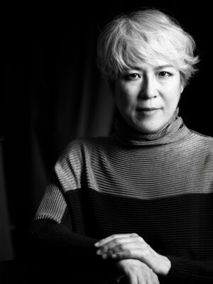 モノトーンのビジネスプロフィール写真　女性